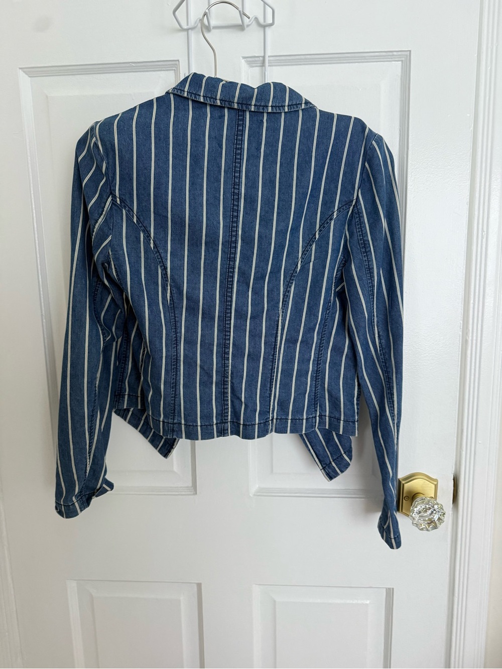 L'AGENCE Navy and White Striped Cropped Double-Breasted Blazer - Picture 5 of 10